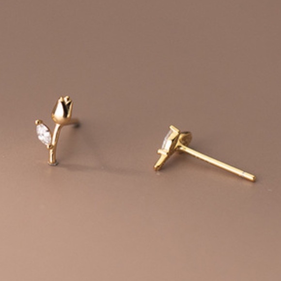 COPY - 925 Sterling Silver Winter Snowflake Stud Earrings - Picture 5 of 5